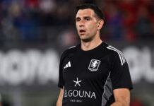 Preocupación en la Selección argentina: Dibu Martínez se lesionó en la entrada en calor de Aston Villa