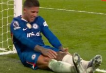 Enzo Fernández salió con una molestia